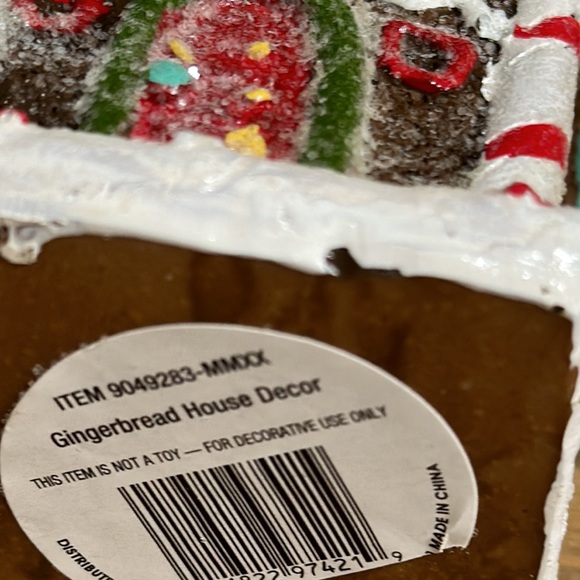 Set of 2 Gingerbread Houses - Picture 9 of 13